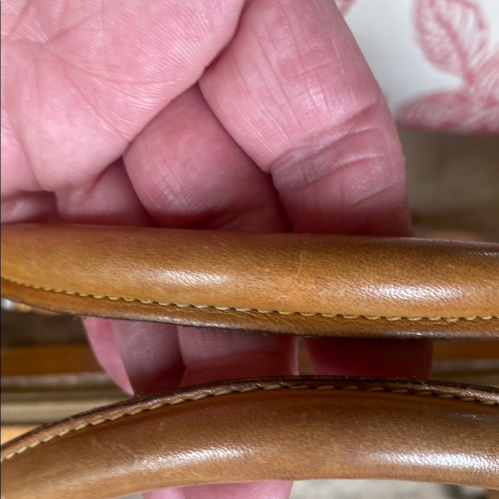 Gucci Brown Shoulder Bag with Iconic Design - Picture 4 of 16